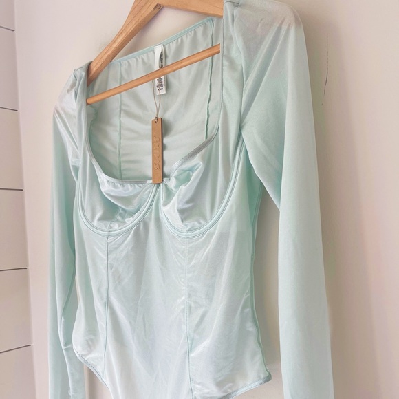 Skims GLISSENETTE LONG SLEEVE BODYSUIT | Ice - Picture 6 of 8